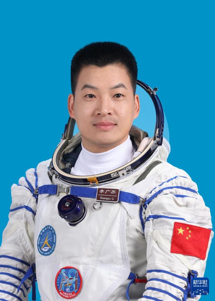   这是神舟十八号航天员李广苏。 新华社发