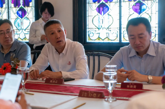 张裕公司董事长周洪江先生出席交流会