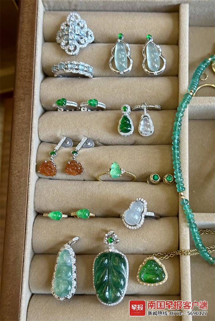 ▲市民小李购买的“新中式”首饰。 受访者提供