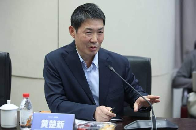 　　△ 中国社会科学院新媒体研究中心副主任、中国社会科学院大学新闻传播学院副院长黄楚新