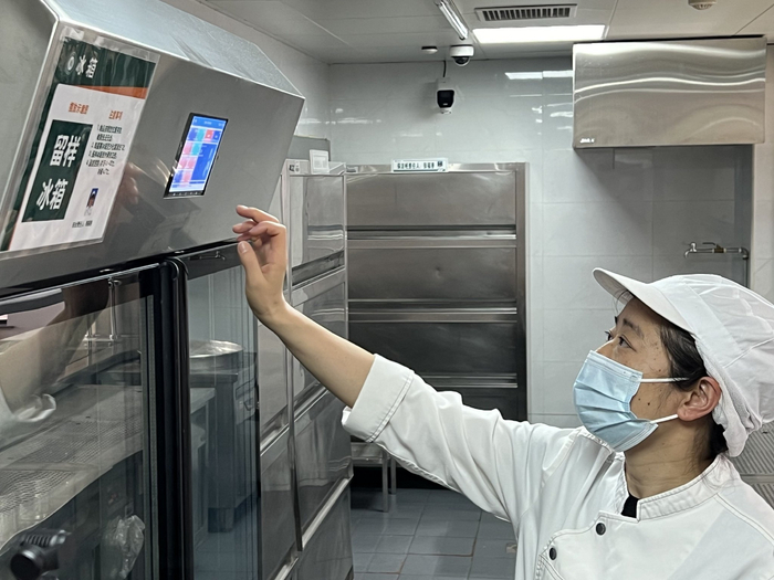 智能化留样冰箱。徐汇区市场监管局供图