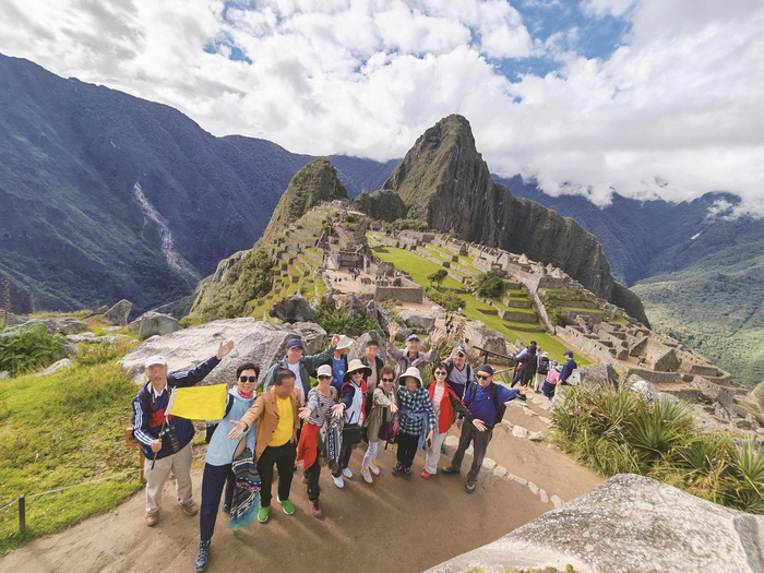     中国游客在秘鲁马丘比丘旅游 春秋旅游 供图