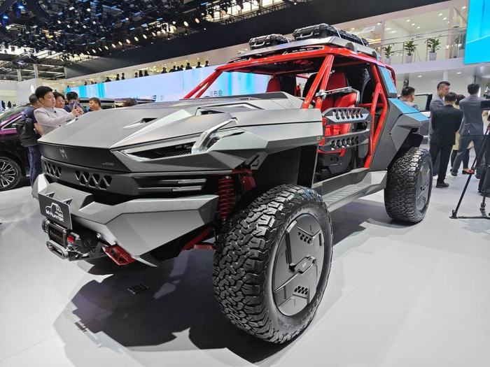 ▲东风猛士M-HUNTER（《消费者报道》摄）