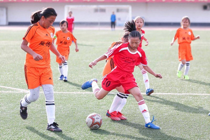 足球比赛现场。