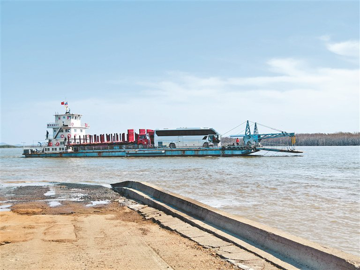 饶河口岸明水期客货运输开关通航