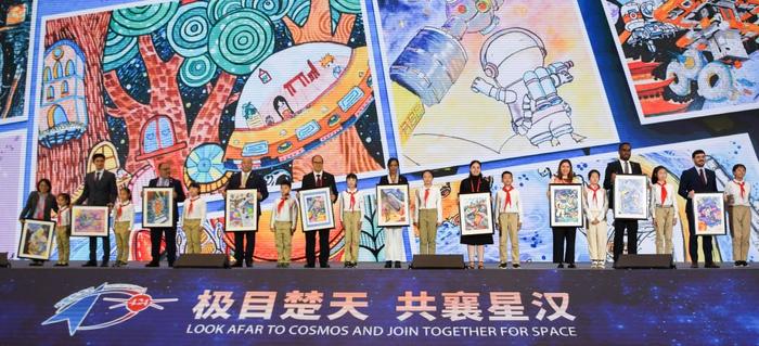   这是4月24日拍摄的2024年“中国航天日”主场活动在湖北武汉开幕的现场。（新华社记者杜子璇 摄）