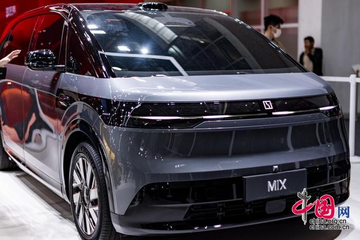 极氪MIX在2024北京车展迎来首发亮相。中国网记者 郑亮摄