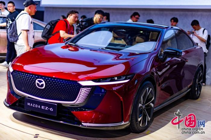长安马自达MAZDA EZ-6北京车展全球首秀。中国网记者 郑亮摄