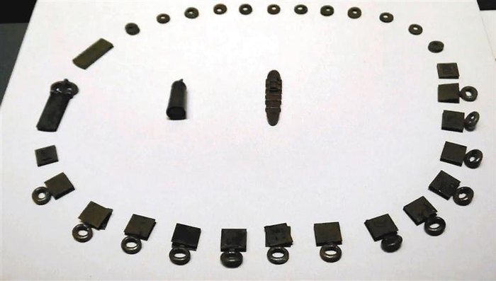 宇文邕墓葬发掘出土的文物铜带具