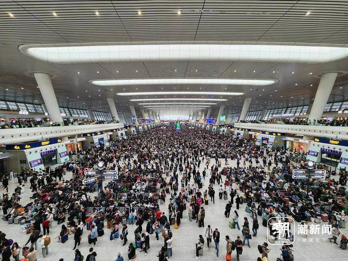 清明假期，杭州东站人流密集。潮新闻记者 施雄风 摄