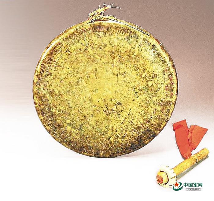 黄麻起义时用过的铜锣。湖北省博物馆供图