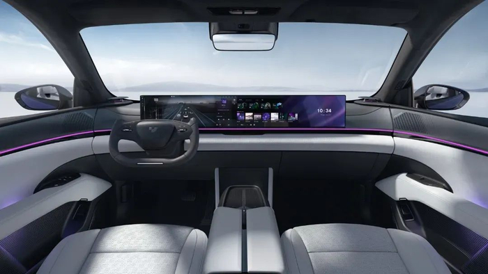 由吉利和百度共同打造的极越01汽车的智能座舱。（张文静 摄）