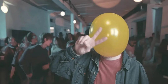 目前SORA几乎只会怼脸直拍一种角度