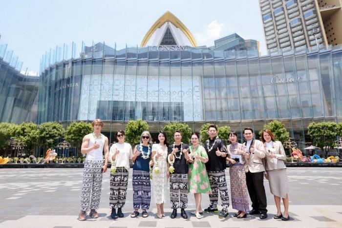 图：招商团受邀考察泰国最大购物中心ICON SIAMM暹罗天地