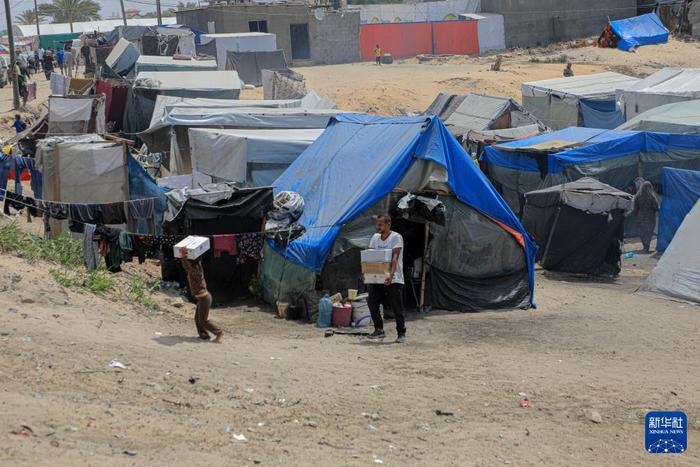 这是4月27日在加沙地带南部城市拉法拍摄的一处临时营地。新华社发（里泽克·阿卜杜勒贾瓦德摄）