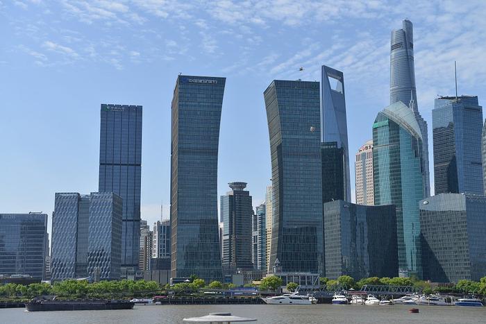 4月25日，上海陆家嘴金融建筑群。（图源：视觉中国）