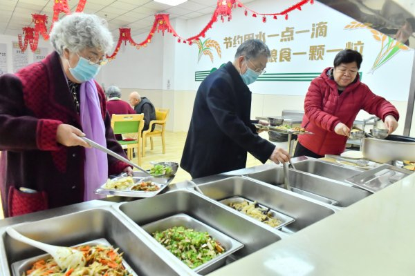 每日餐点，荤素搭配，营养可口。