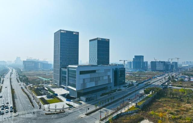 南大数智中心双子塔楼。 受访者供图