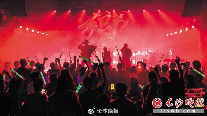 今年以来，长沙夜间玩乐订单占全天的比重近57%，LiveHouse成为夜间消费新兴增长点。受访者供图