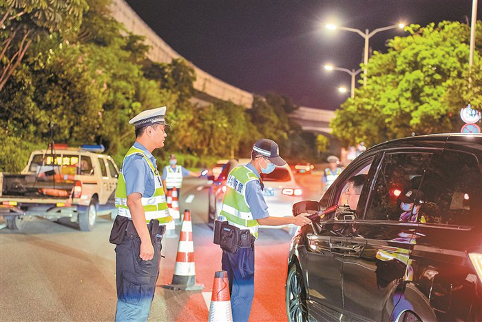 ▲为确保“五一”假期深圳市道路交通安全有序，深圳交警提前部署，加强动态值守和巡逻管控。 受访单位供图