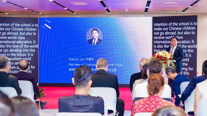 时代灯塔国际教育集团董事局主席、行知学校创始人吕建军作分享 校方供图