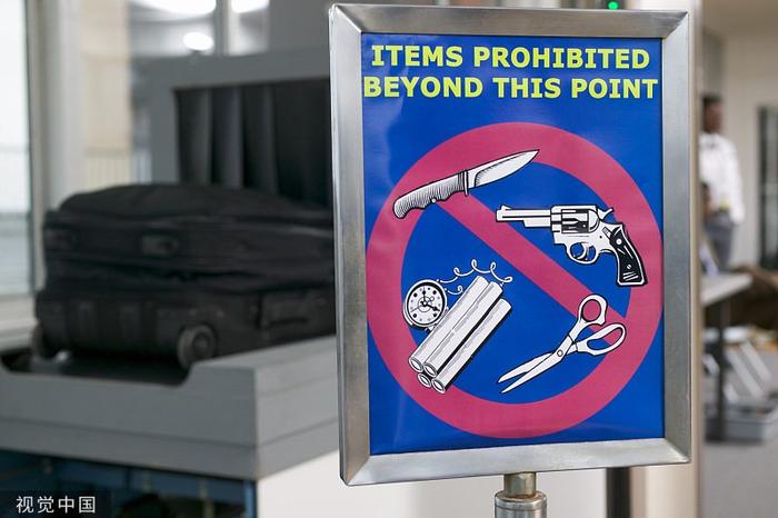 机场安检处安全标志图（图源：CFP）