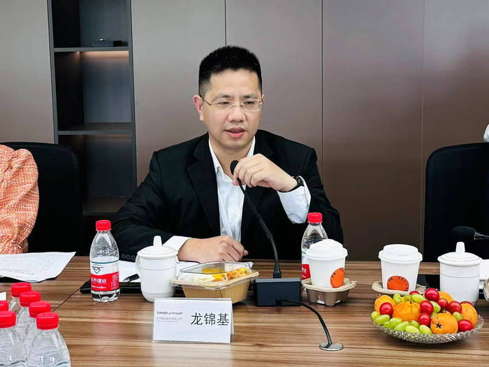 （图：佛山市上市公司协会秘书长龙锦基）