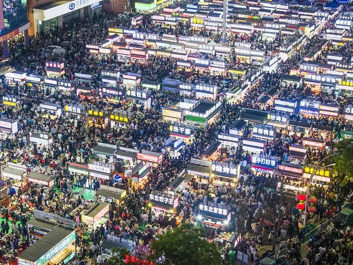 正定夜市。图/视觉中国