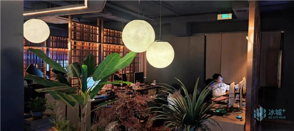 图：电竞酒店满足年轻人“旅游＋打游戏”需求
