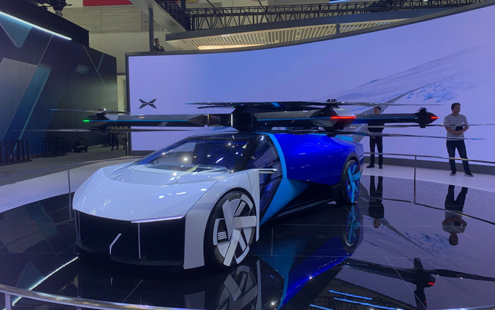 小鹏汇天陆空一体式飞行汽车。