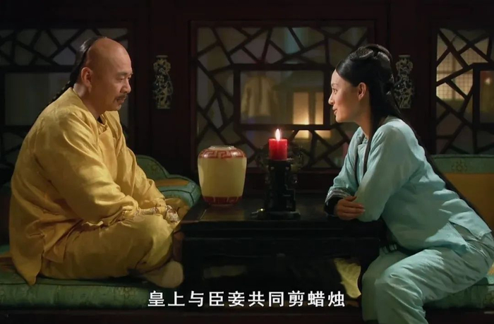 比四郎嬛嬛这四面八方都有打光板的烛光夜话暗多了