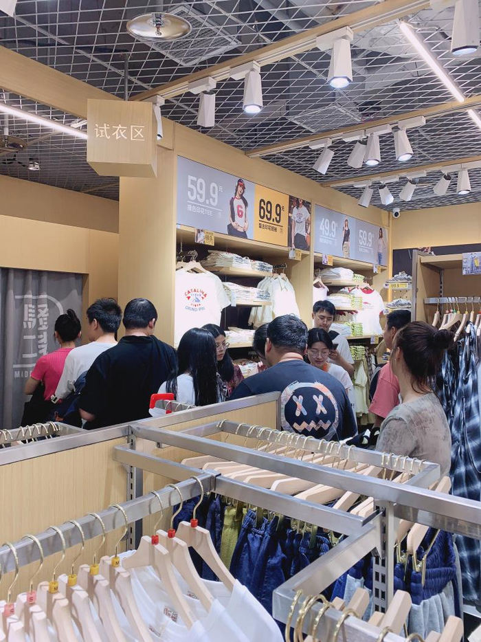 （时代天街店：工作日期间的排队图）