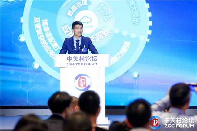 医渡科技联合创始人、CEO徐济铭发表演讲