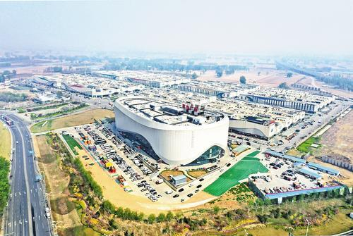     4月19日航拍的永清县云裳小镇。  河北日报通讯员 庞趁友摄