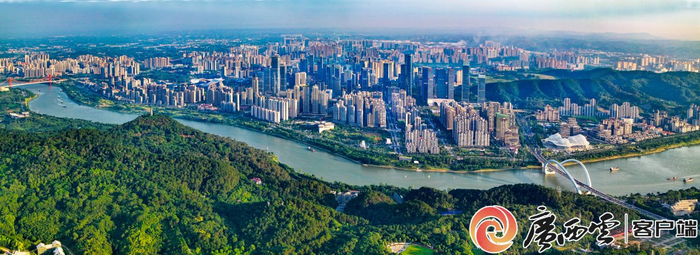 俯瞰南宁青秀山风景旅游区。记者 周军 摄（资料图）