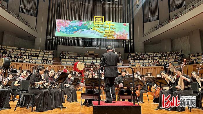 4月24日晚，大型民族管弦乐《雄安》在国家大剧院音乐厅精彩上演。 河北日报记者 韩莉摄