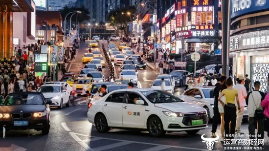 图为：用户乘坐滴滴网约车出行