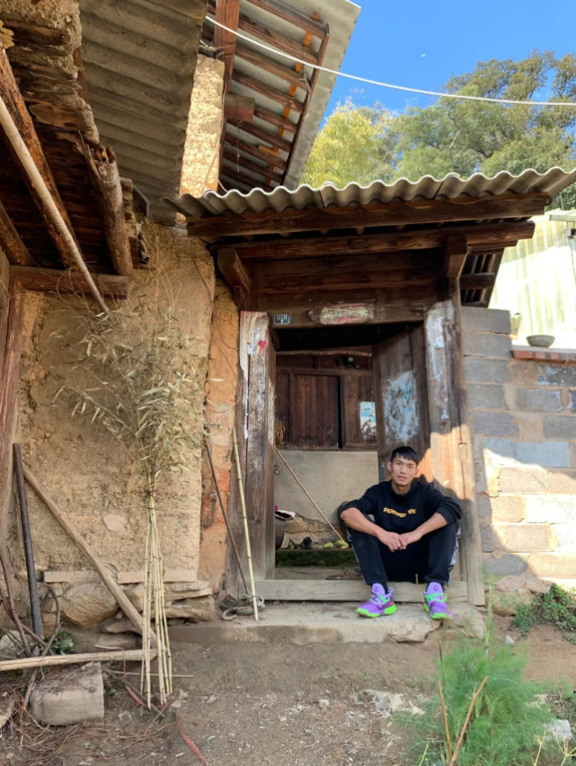 矣进宏在易门县铜厂乡老家 图/受访人供图