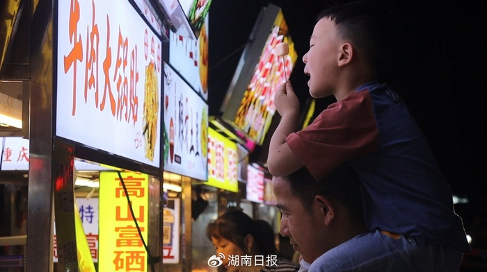 大小朋友来捧场。