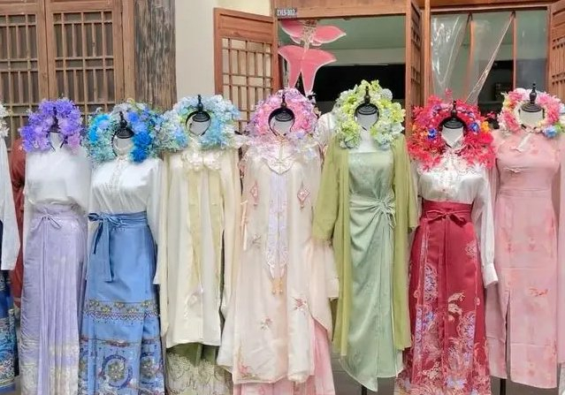 泉州簪花火出圈，带动当地店内相关摄影套餐夺“销冠”