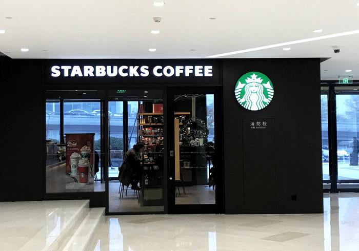 图片来源：SBUX.US)\星巴克门店（每日经济新闻 资料图） 