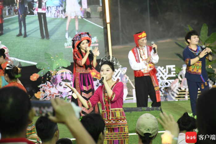 歌手尽情演绎。县委宣传部供图