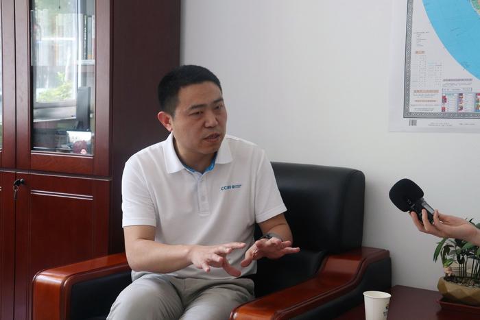 邯郸晨光公司经理万海超接受河北广播电视台记者采访