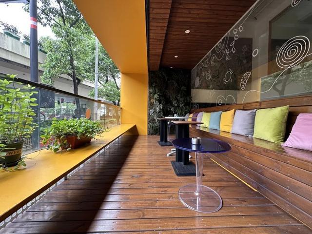 “桥咖啡”：苹果肉桂拿铁+森林风格，让你在都市里品到恬静和美好！
