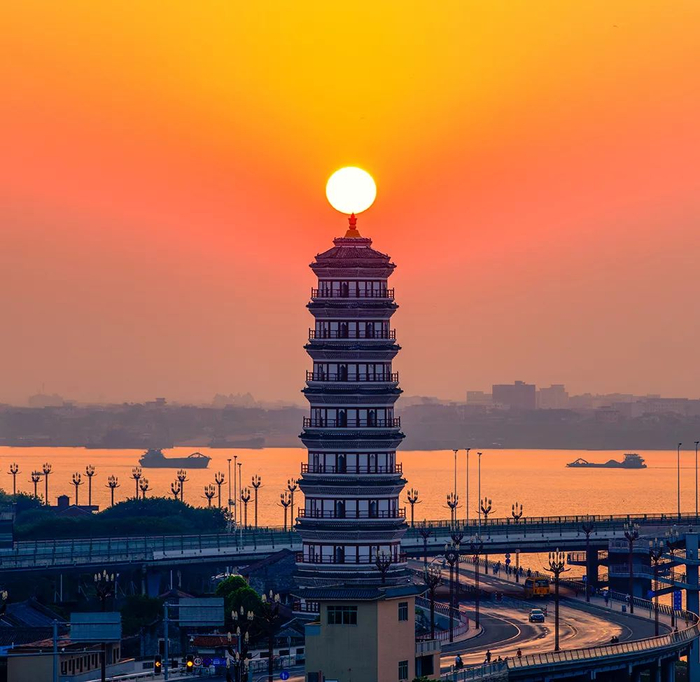 △崇禧塔 李显才 摄