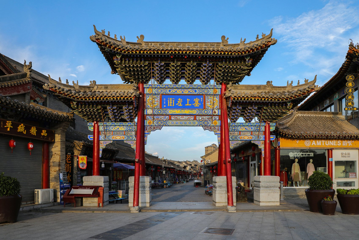 塞上老街牌坊。新华社发（呼和浩特市玉泉区融媒体中心供图）