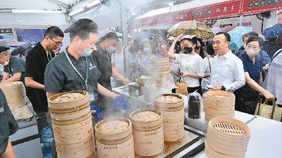　　图为香港“上海美食节”活动现场。　　中新社记者 李志华摄