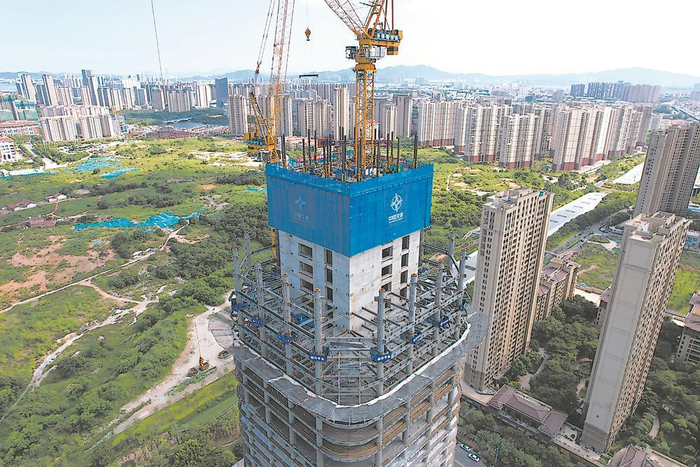     厦门岛外一幢施工中的装配式建筑 （资料图片）