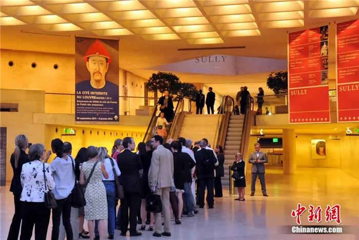 2011年9月26日，北京故宫博物院“重扉轻启——明清宫廷生活文物展”在法国巴黎卢浮宫揭幕。吴卫中 摄