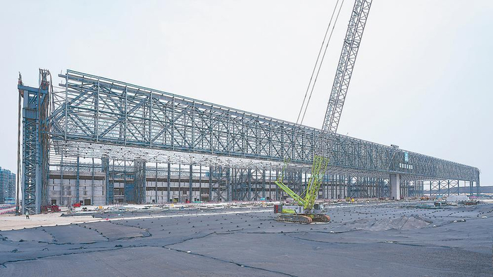     厦门市众多公建项目中，装备式技术频繁应用。图为位于厦门翔安机场的太古维修基地施工现场。 （中建八局供图）